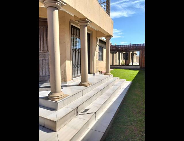 7 BEDROOM HOUSE FOR SALE IN NORKEM PARK